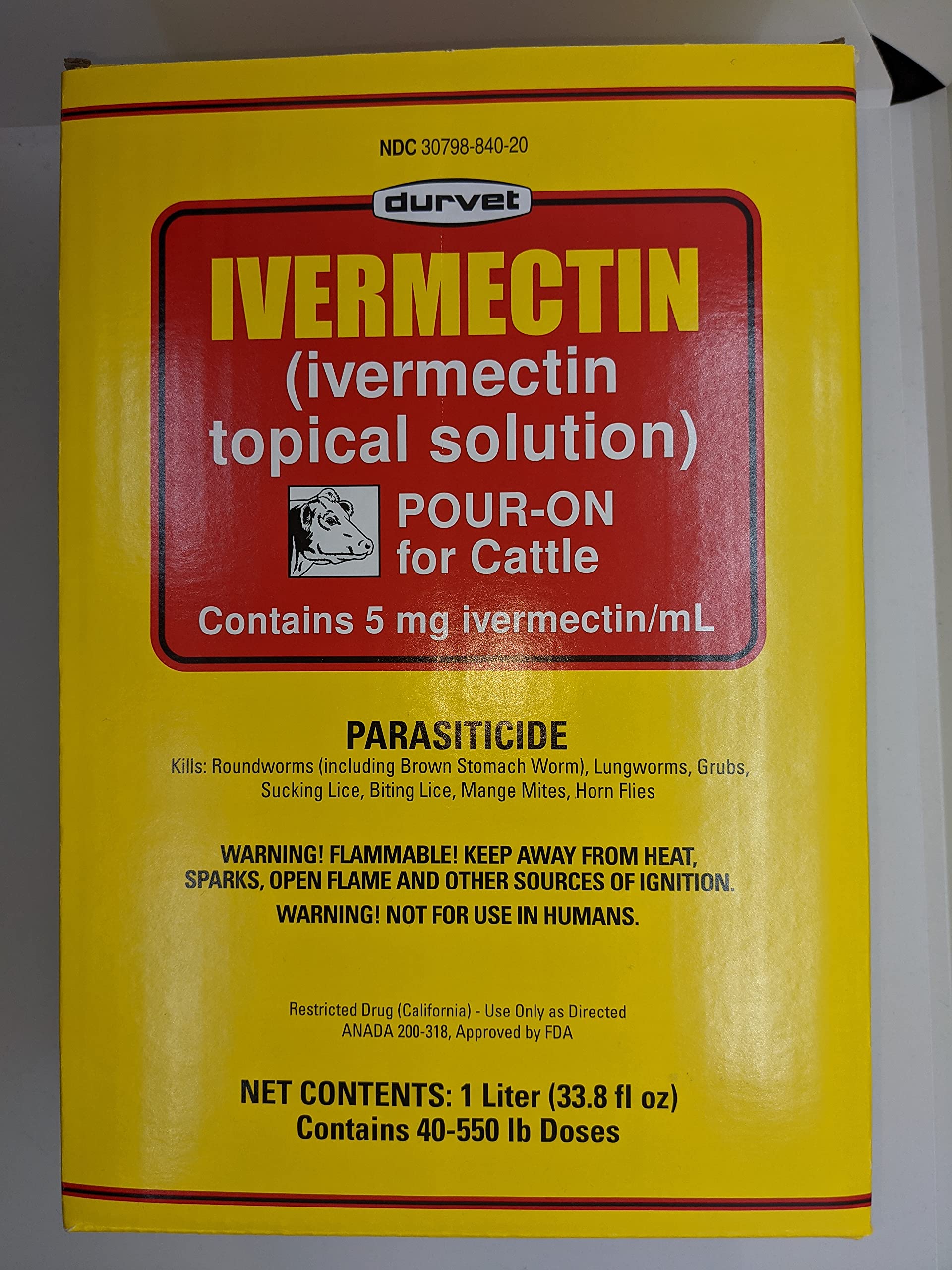 Durvet Ivermectin Pour-On para vacas: empaque visible para manejo eficiente en el campo.