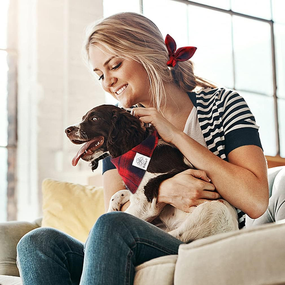 Bandana para perro E-Clover con diseño de cuadros, talla adecuada para razas pequeñas.