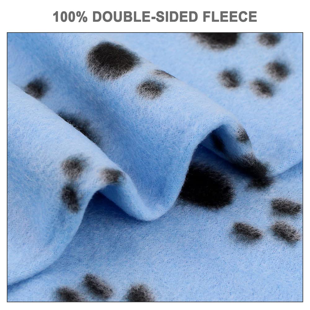 Cobija EAGMAK con huellas azules, ideal para uso diario.