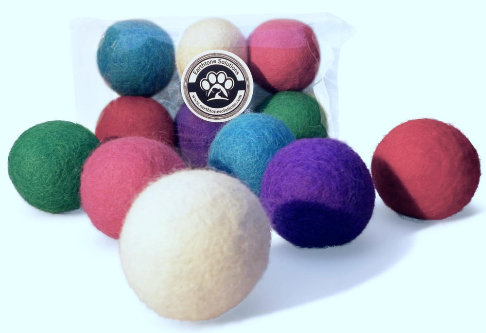 Bolas de lana Earthtone Solutions en variedad para juego seguro y estimulante de gatos.