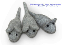 Ratoncitos de lana hechos a mano Earthtone Solutions para gatos curiosos.