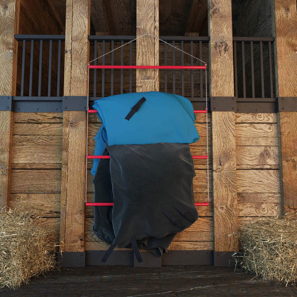 Echo Beach Equestrian percha en casa para mantas y sábanas, organización visual.