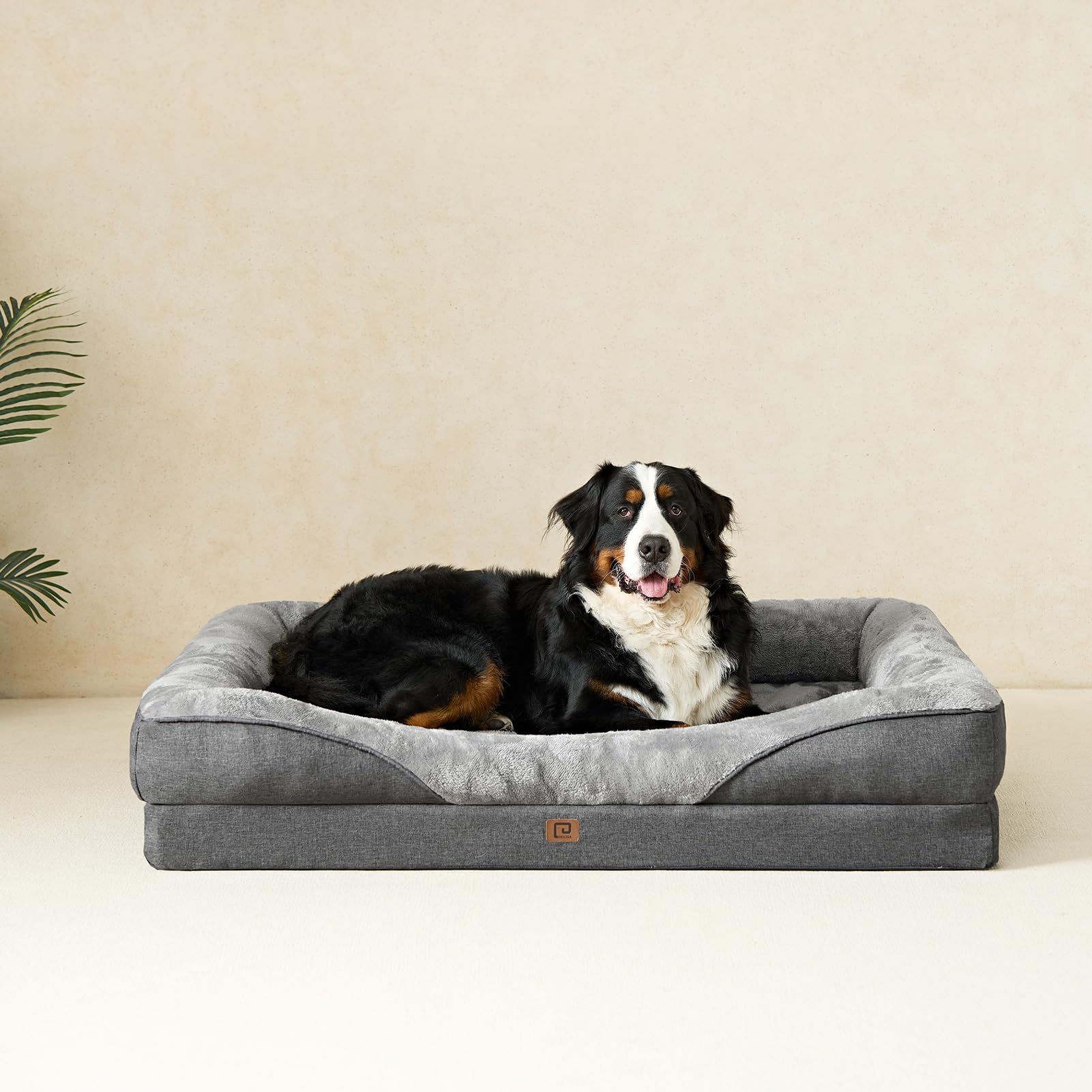 Bordes de apoyo acolchados que rodean al perro al dormir.