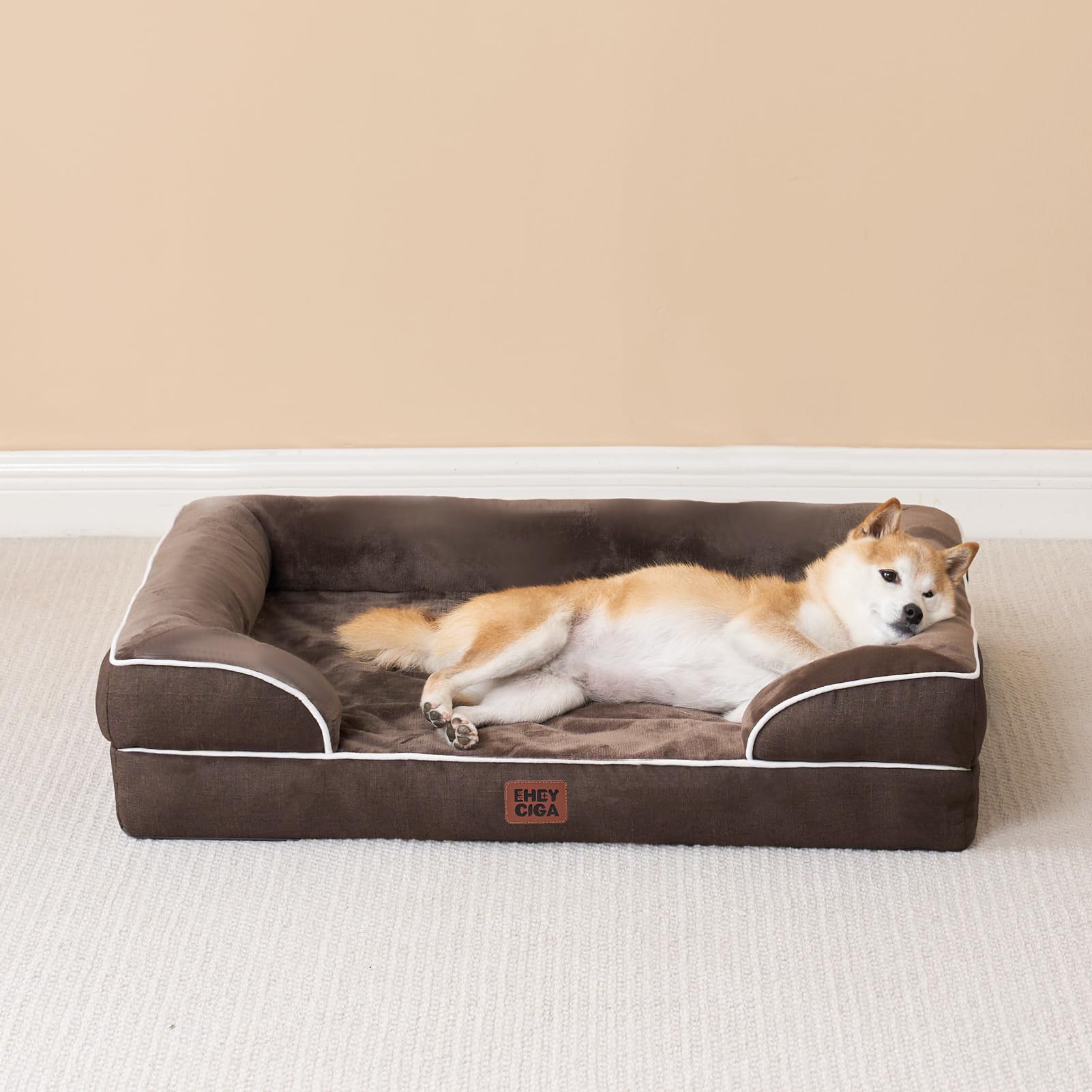 Uso interior y exterior con la cama EHEYCIGA para perros