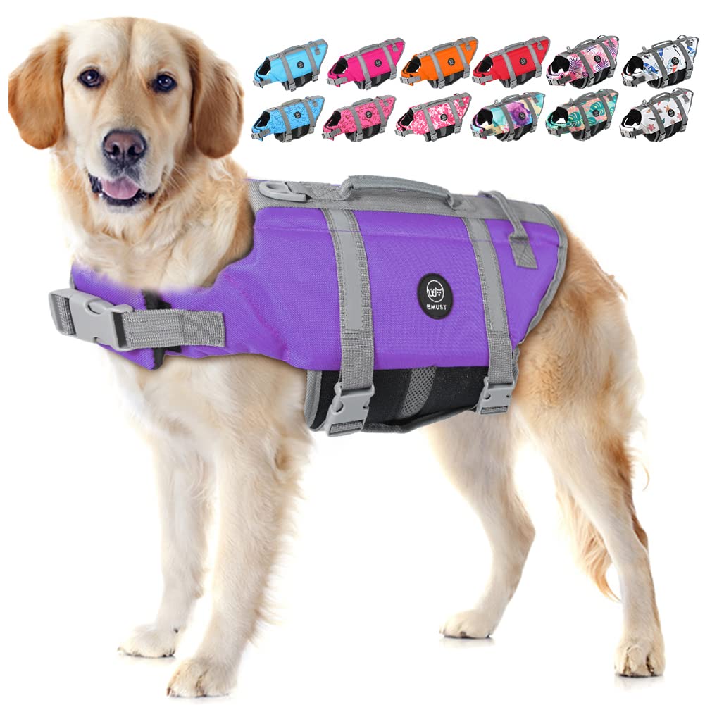 EMUST chaleco salva-vidas para perros visto frontal, aporta flotación estable.
