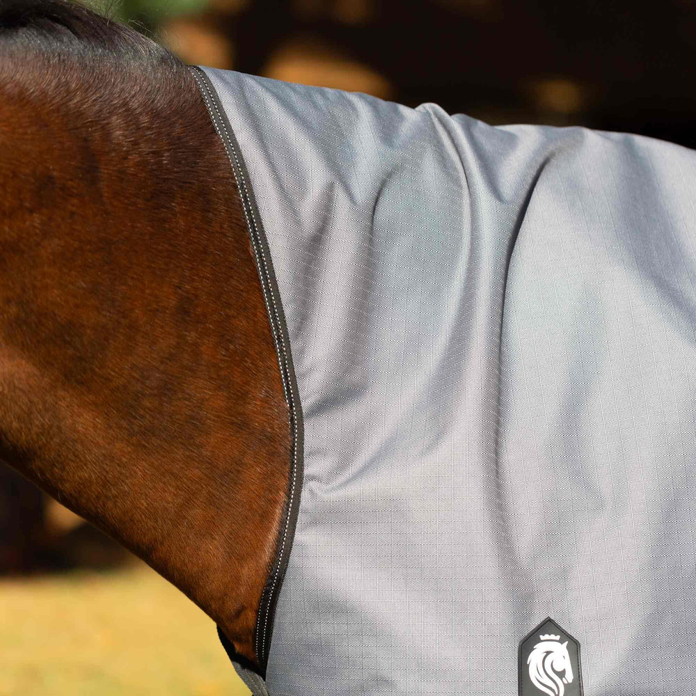 Equinavia Arktis exterior 1200D ripstop, durabilidad y resistencia al desgaste.