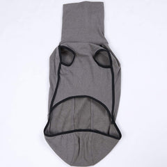 Esobo abrigo para perro con aberturas ventral y dorsal para paseos y comodidad.
