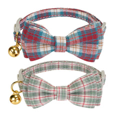 Collar Ewinoom para gato con diseño navideño y lazo, fácil de localizar con la campana