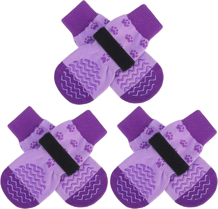 Calcetines EXPAWLORER anti deslizantes para perros en primer plano, protegen patas en suelos lisos.