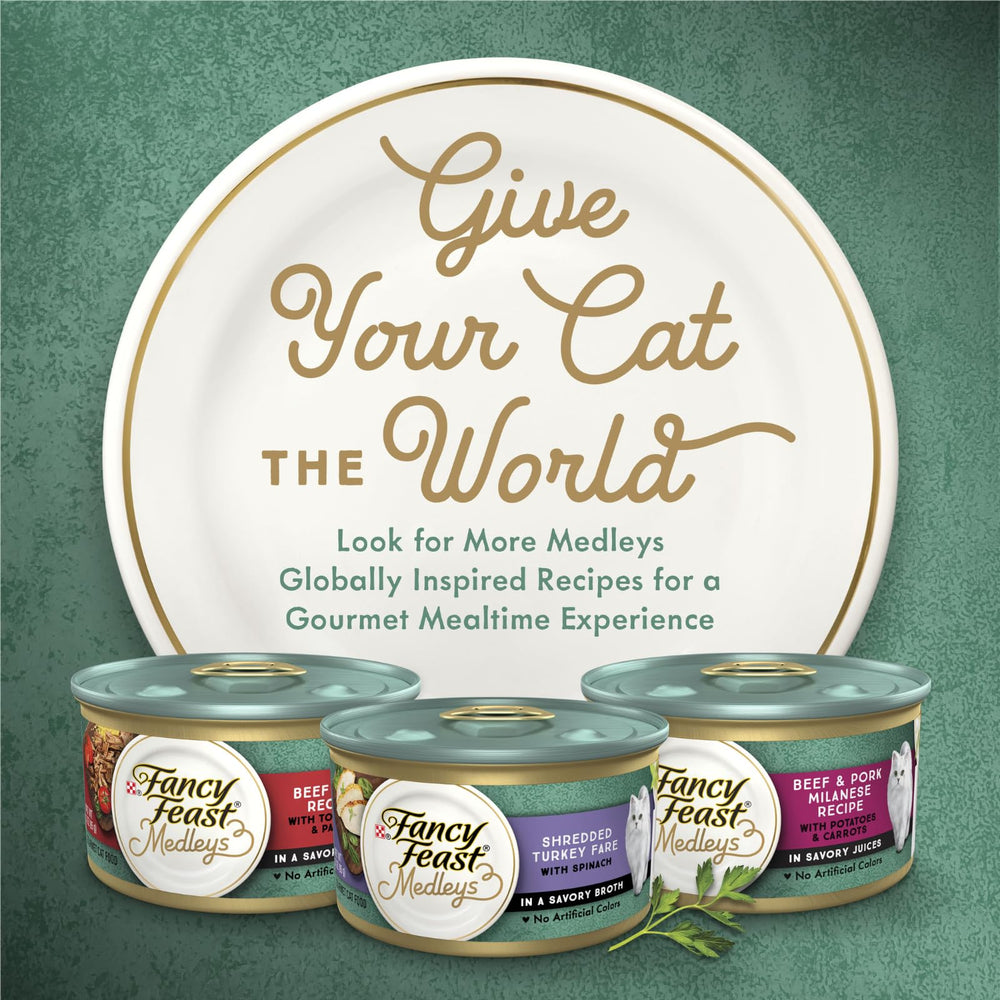 Fancy Feast Elegante Mezcla Toscana con pollo, fuente de proteína para gatos adultos.