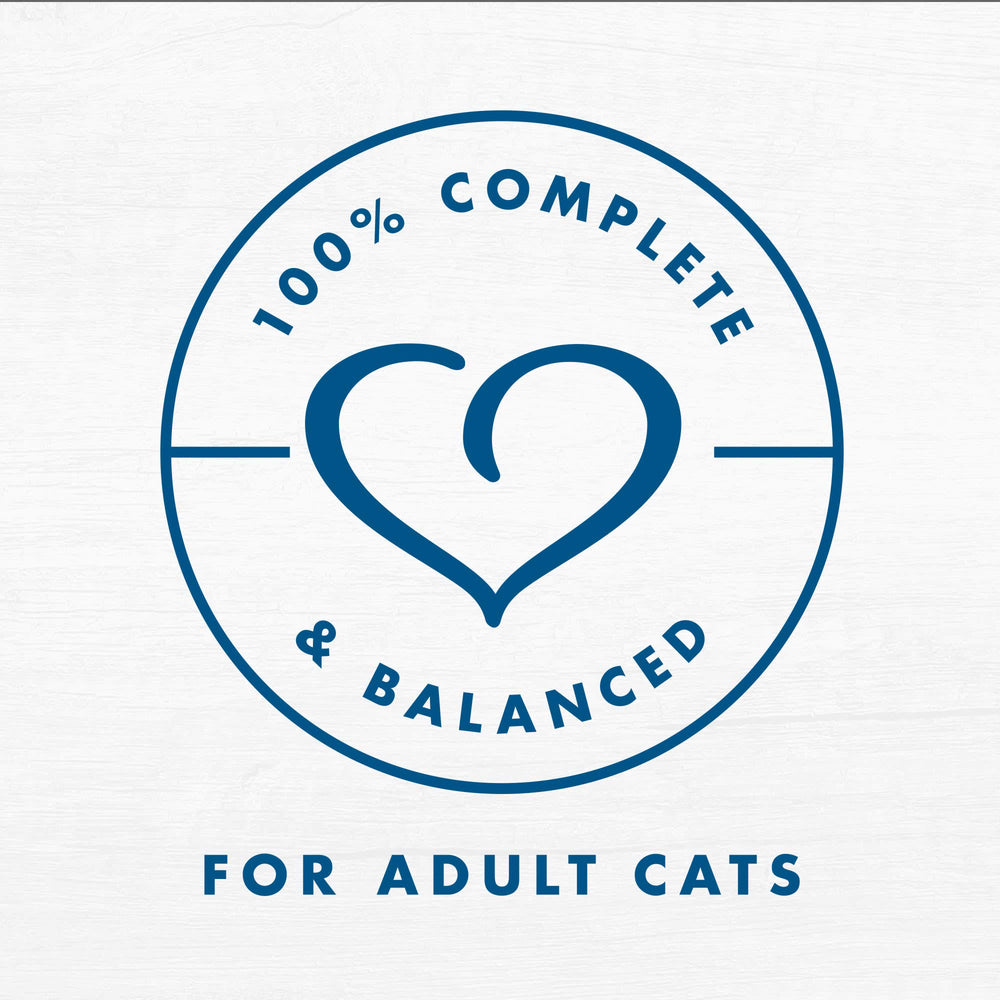 Gato come atún en salsa Fancy Feast Gourmet Naturals, nutriente esencial.
