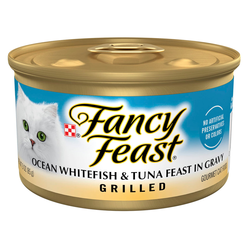 Fancy Feast abierto con trozos de pez blanco y atún en salsa, sabroso para la comida diaria.