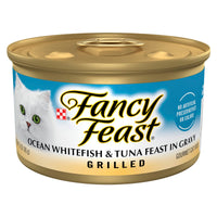 Fancy Feast abierto con trozos de pez blanco y atún en salsa, sabroso para la comida diaria.