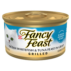 Fancy Feast abierto con trozos de pez blanco y atún en salsa, sabroso para la comida diaria.