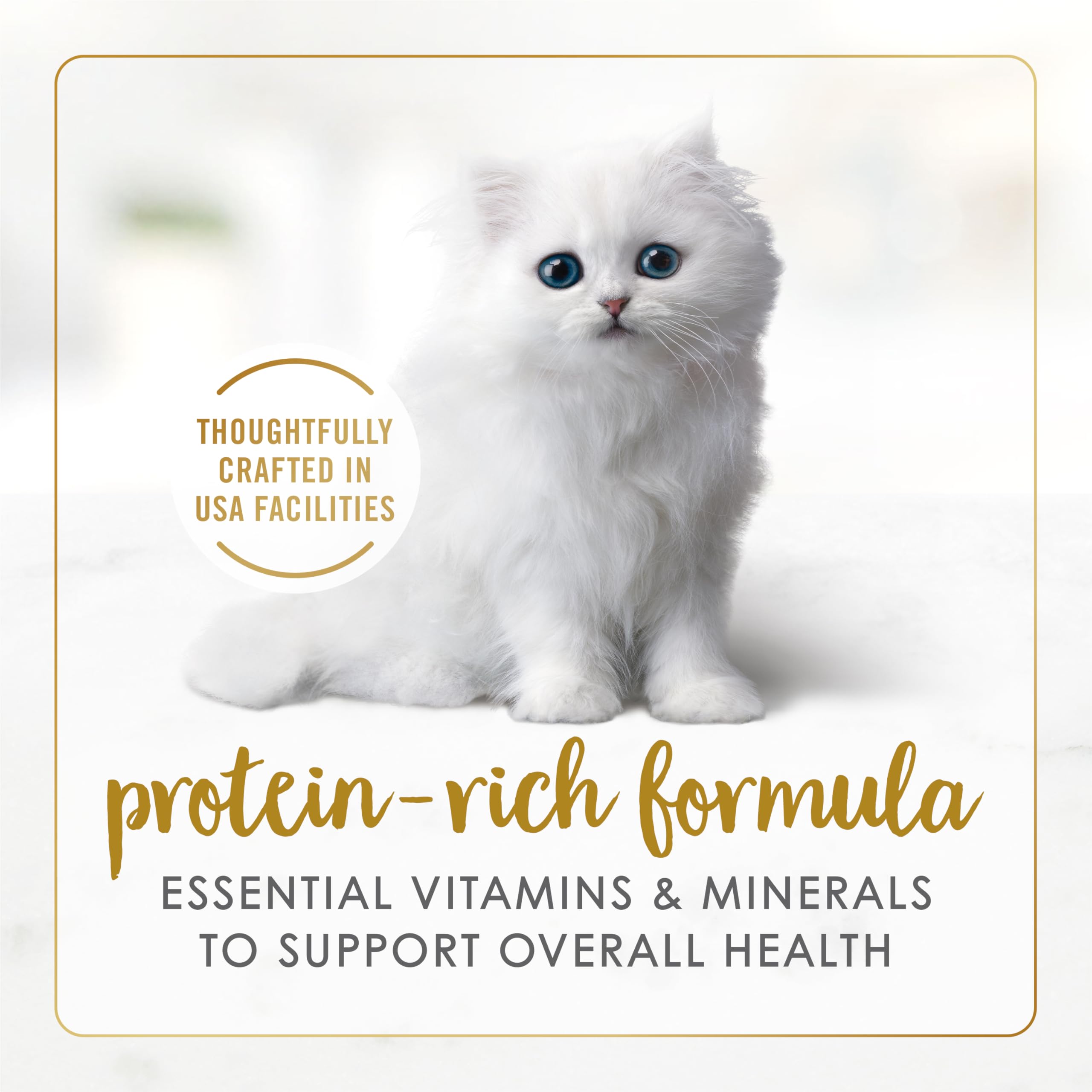 Fancy Feast pavo lata abierta, sabor sabroso para gatitos en crecimiento.