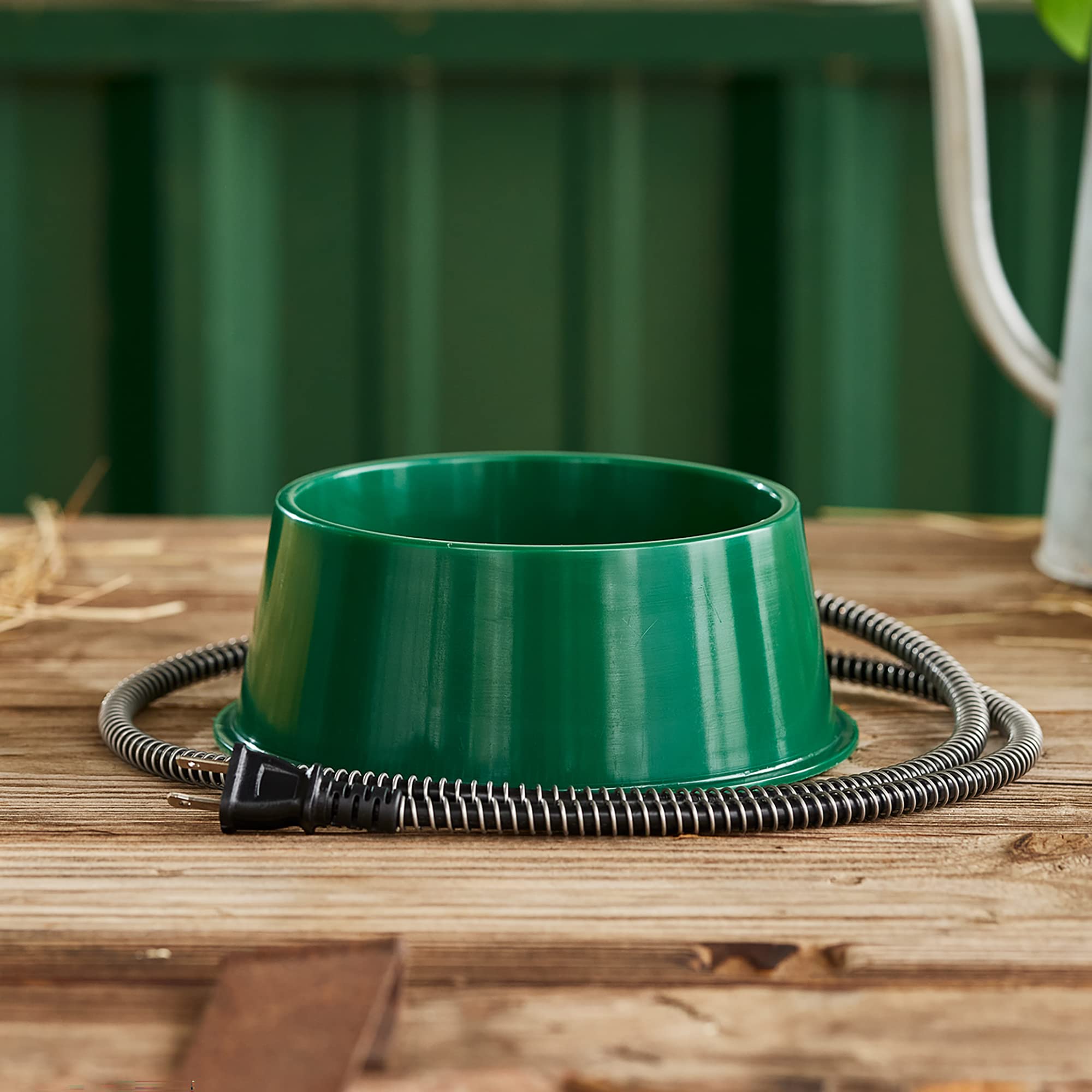 Tazón verde para uso exterior Farm Innovators, resistente y seguro.