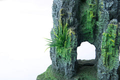 FEDOUR Musgo y árboles artificiales enriquecen el paisaje.