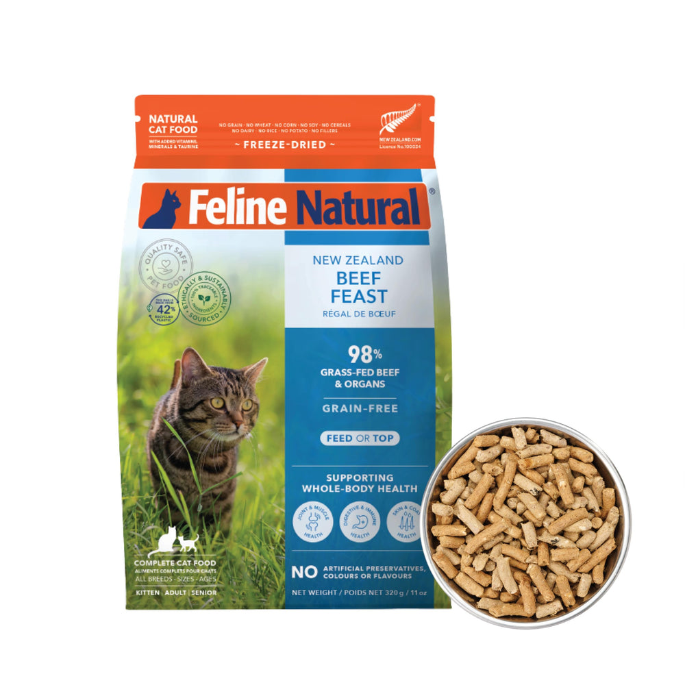 Feline Natural Alimento seco de alta proteína en empaque, ideal para almacenamiento.
