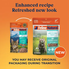 Trozo de alimento deshidratado, textura crujiente de Feline Natural.