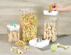 Conjunto de contenedores de 6, 5 y 4 pulgadas para kibble ordenado.