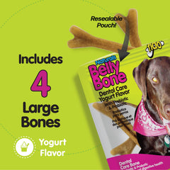 Perro feliz con Fido Belly Bones durante la masticación.