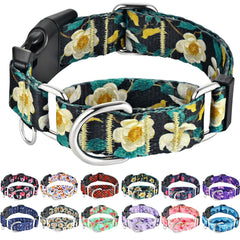 Fidohug collar martingale con diseño floral dorado, ideal para paseos elegantes.