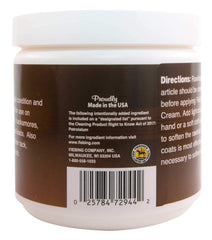 Aplicación con paño de Fiebing's Rawhide Crema para suavizar cuero.
