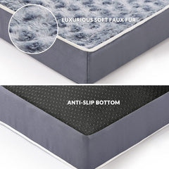 Superficie suave tipo peluche para un descanso cómodo.
