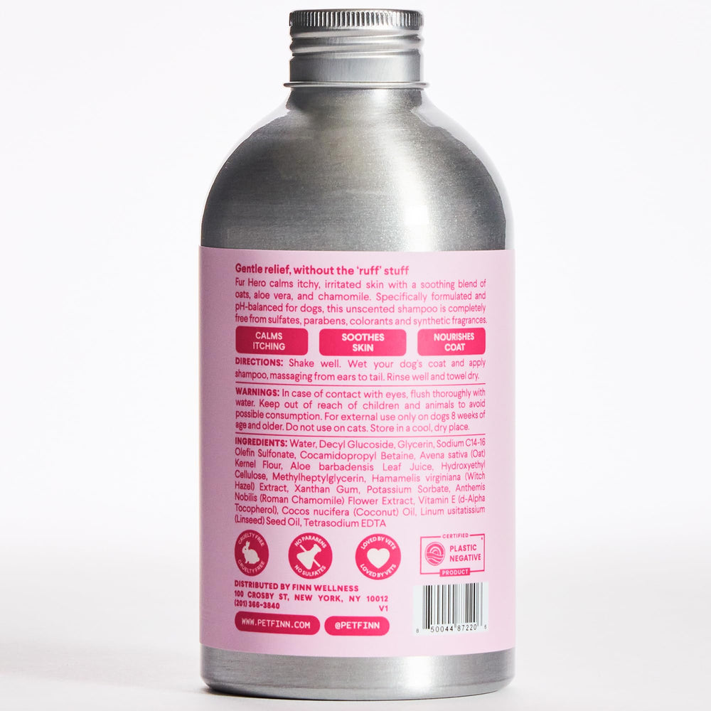 Aplicación suave de Finn Fur Hero durante el baño del perro