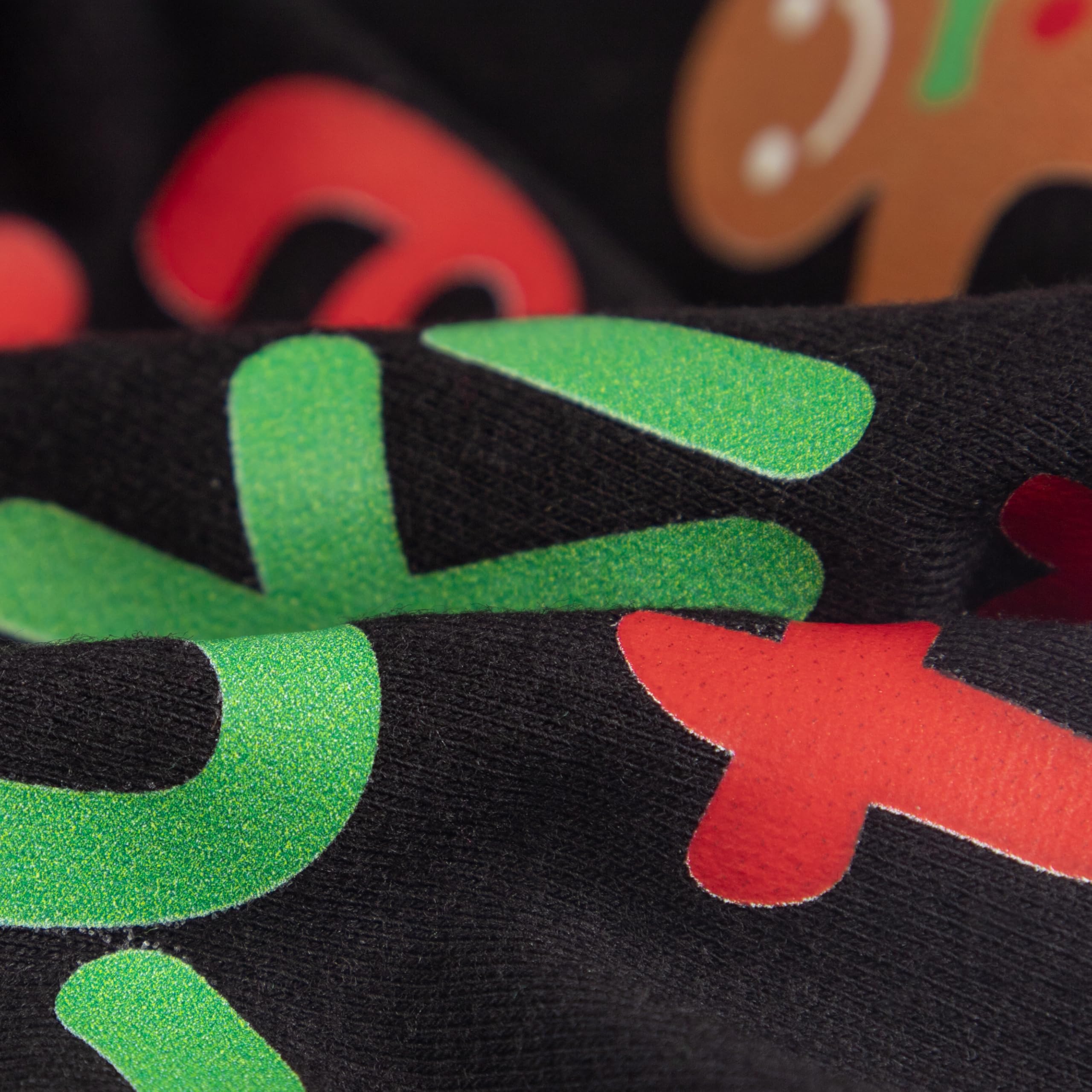 Fitwarm perro llevando camiseta oficial probadora de galletas en evento navideño