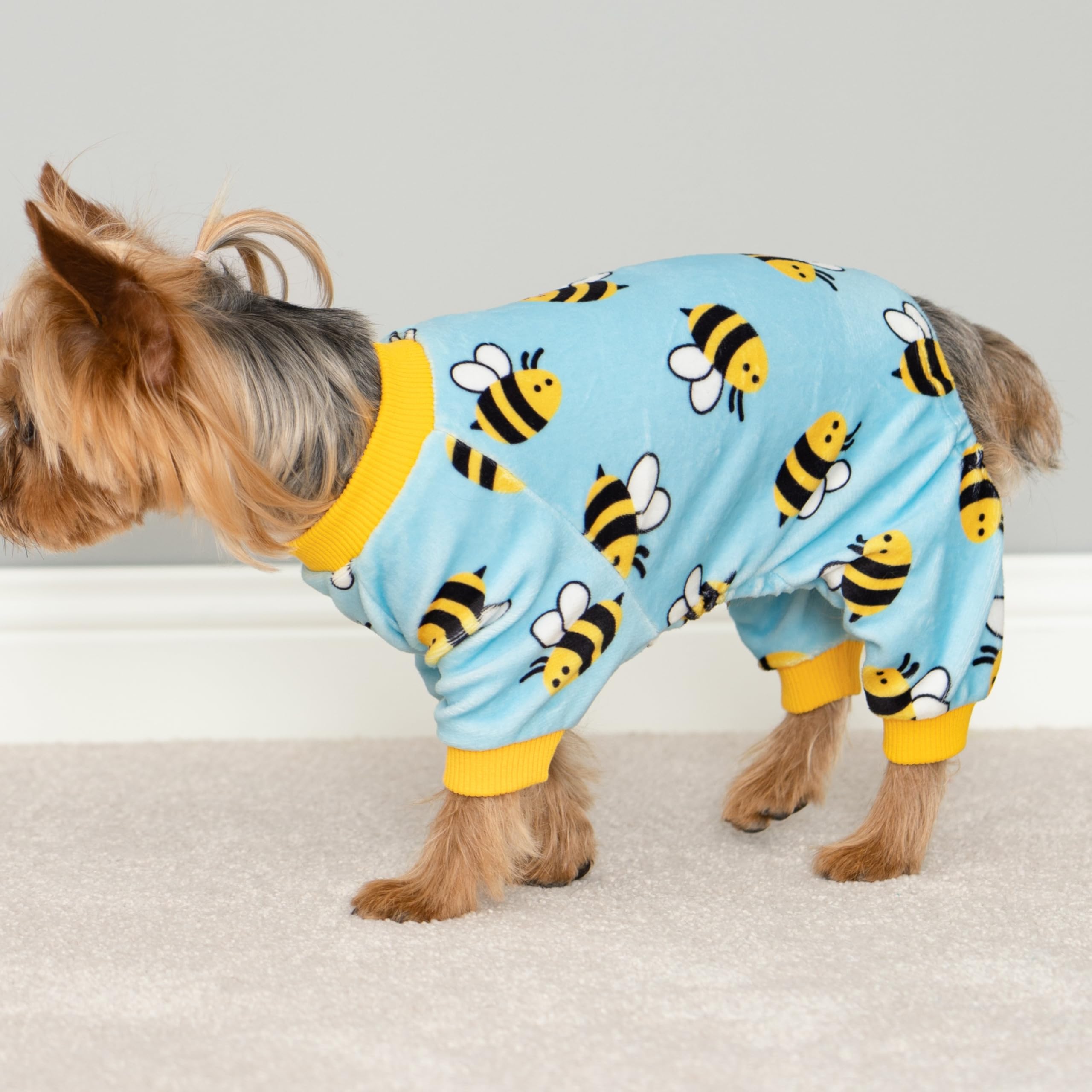 Fitwarm pijama canino con cierre fácil lateral, calidez rápida al colocarlo.