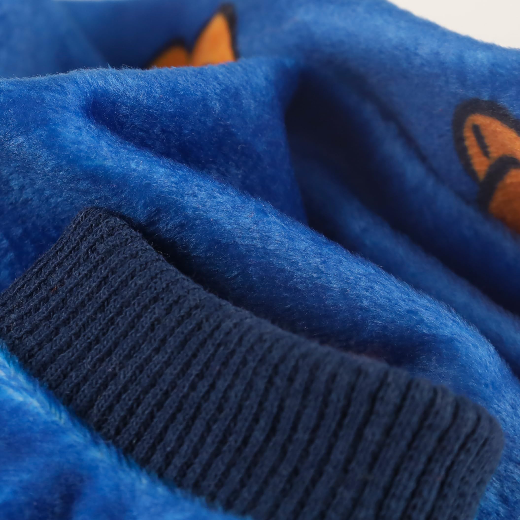 Pijama Fitwarm marrón para perro, vista frontal, ideal para perros pequeños en paseos.