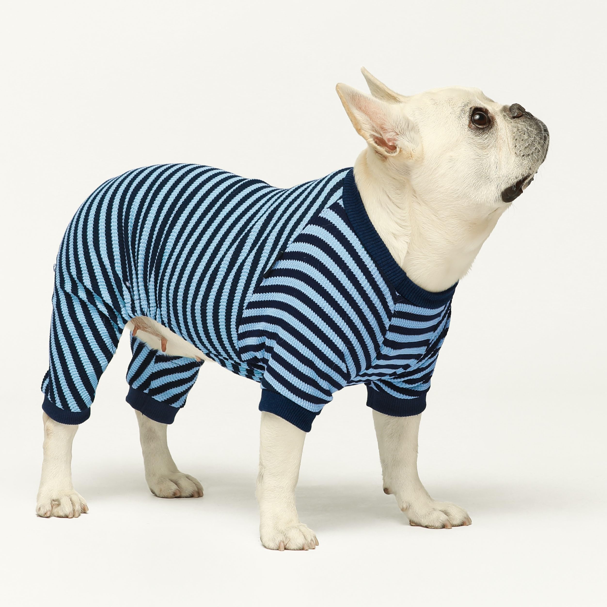 Pijama Fitwarm, enfoque en tejido waffle suave, ideal para días frescos.