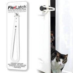 FlexLatch cierra la puerta para gato con una sola mano.