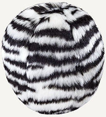 Pelota Zebra de Fluff & Tuff, peluche duradero para juego activo y lavado a máquina