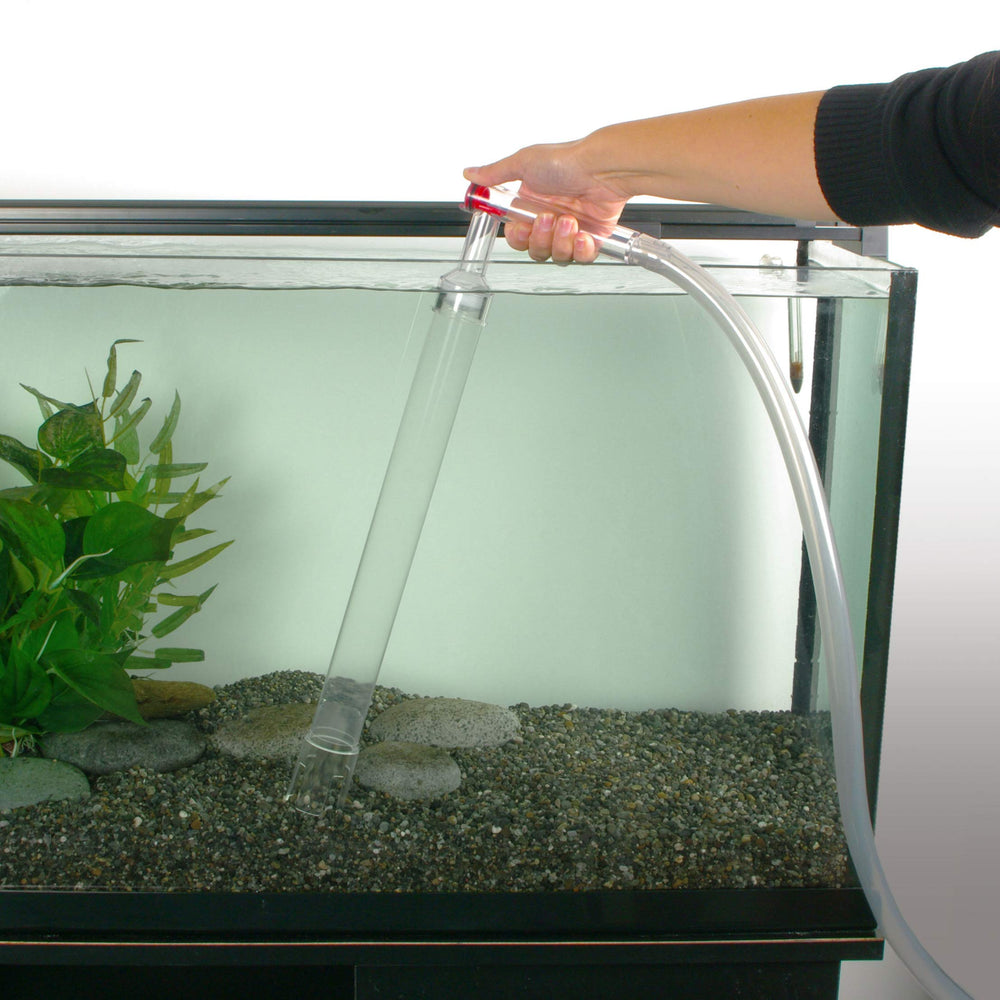 Fluval A370 limpiador de grava, en acción mantiene sustrato limpio