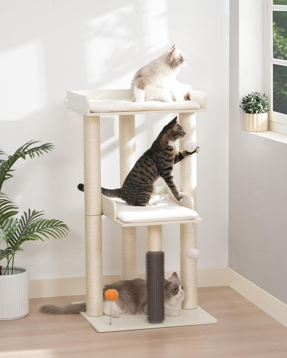 FourFurPets casita-gato-rascador-masaje ofrece un suave masaje durante el juego.