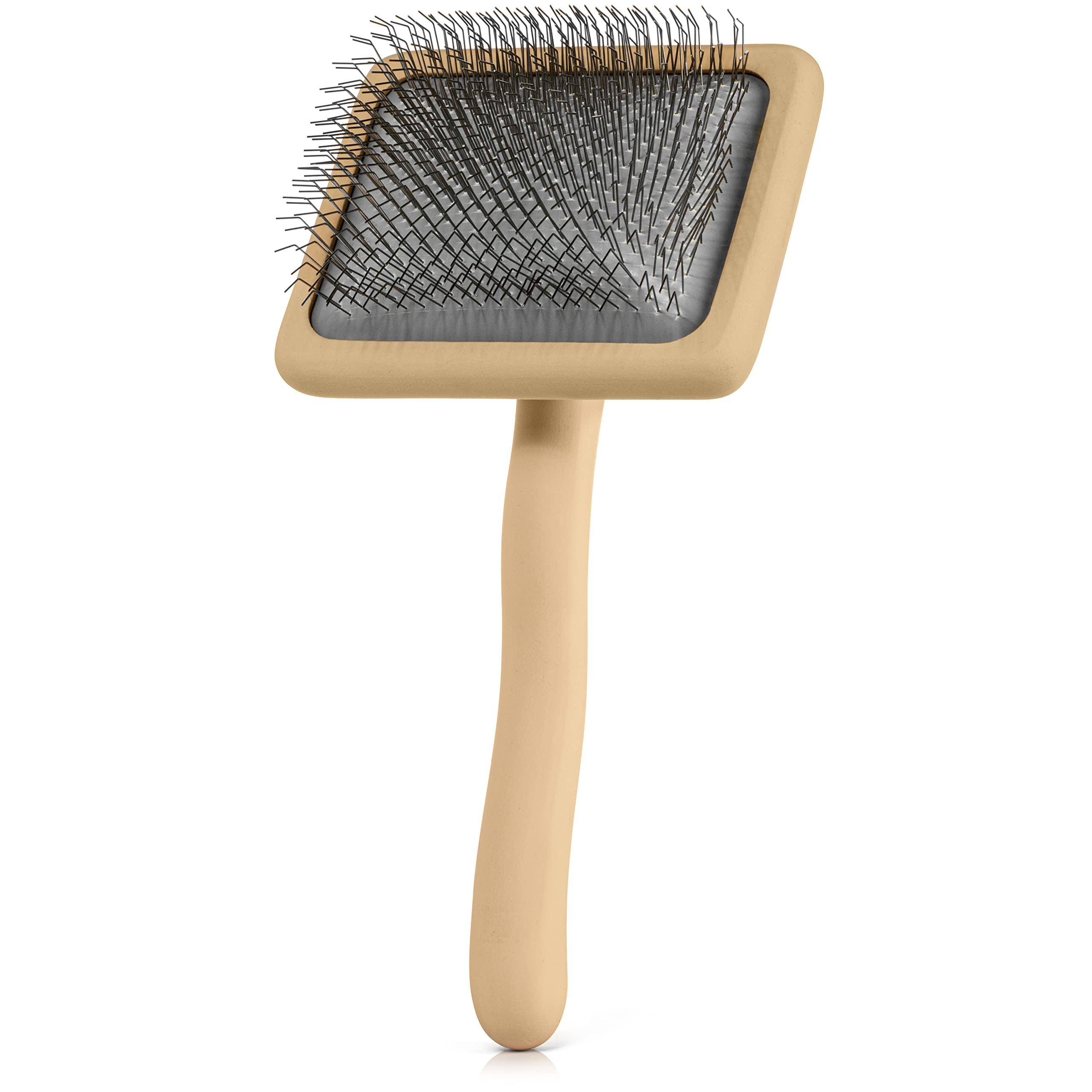 Uso cómodo en casa para grooming regular con Freshly Bailey Doodle Slicker.