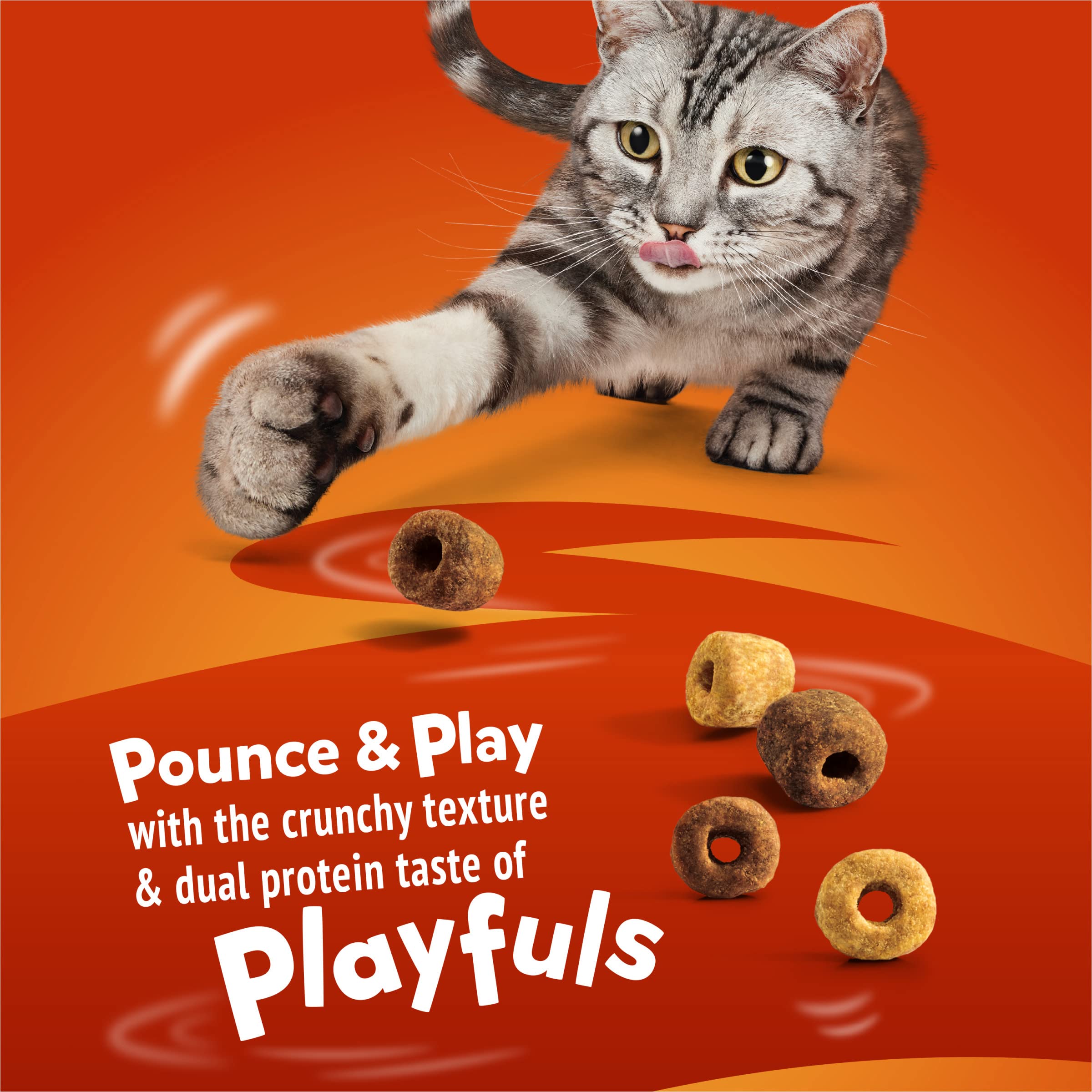 Friskies Playfuls textura-crujiente-snack: experiencia sensorial que cautiva al gato durante la merienda.