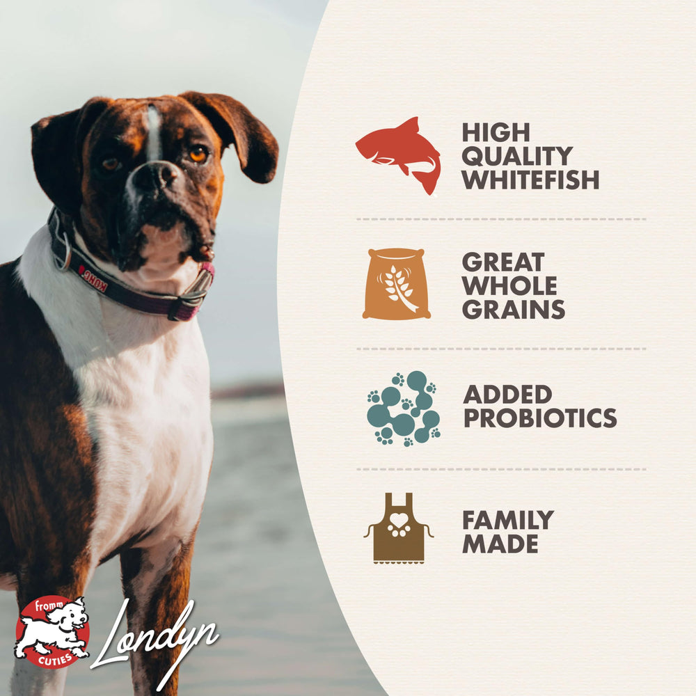 Etiqueta nutricional clara en la bolsa Fromm Clasico para revisar nutrientes