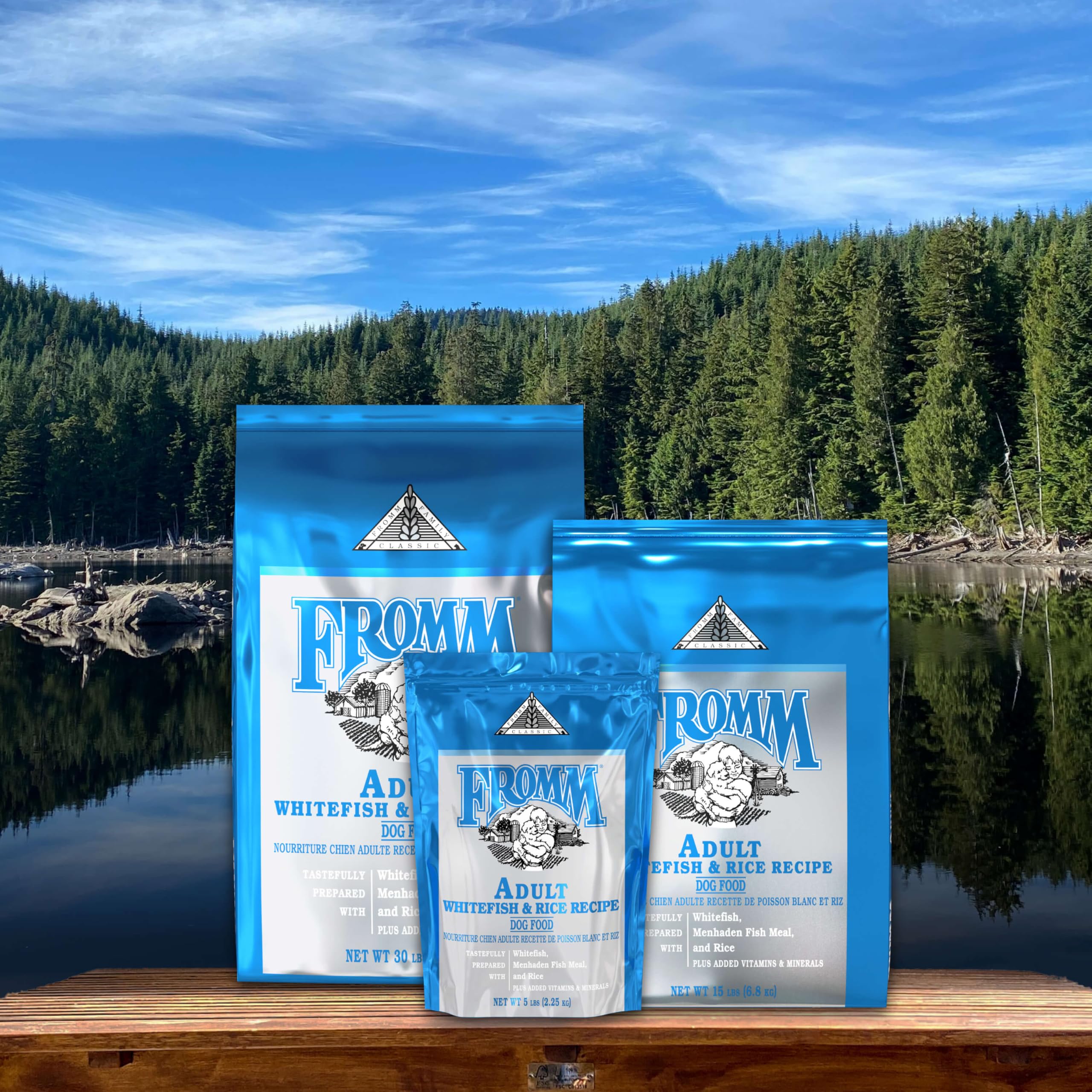 Kibble crujiente en primer plano, Fromm Clasico ofrece sabor agradable para perros medianos y pequeños
