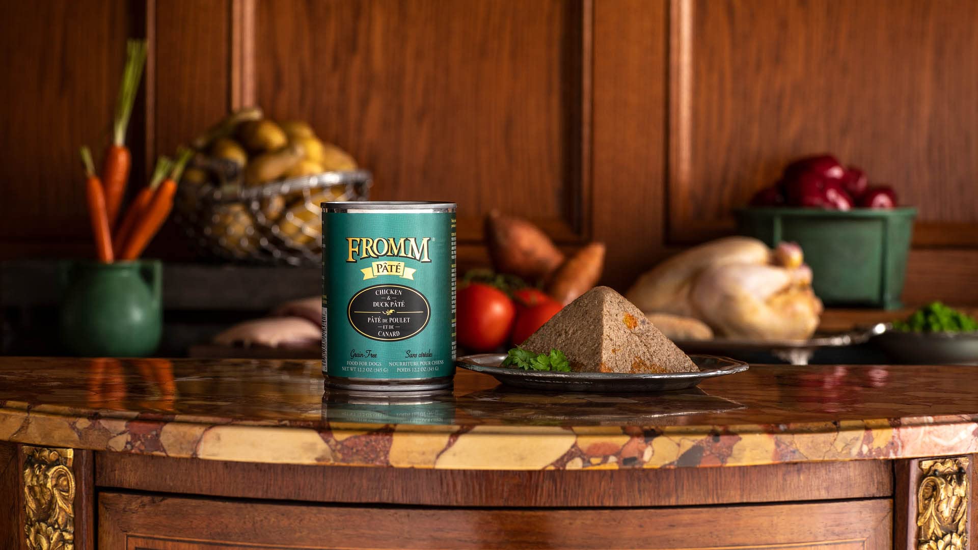 Caja de 12 latas Fromm Pate Pollo Pato para consumo familiar.