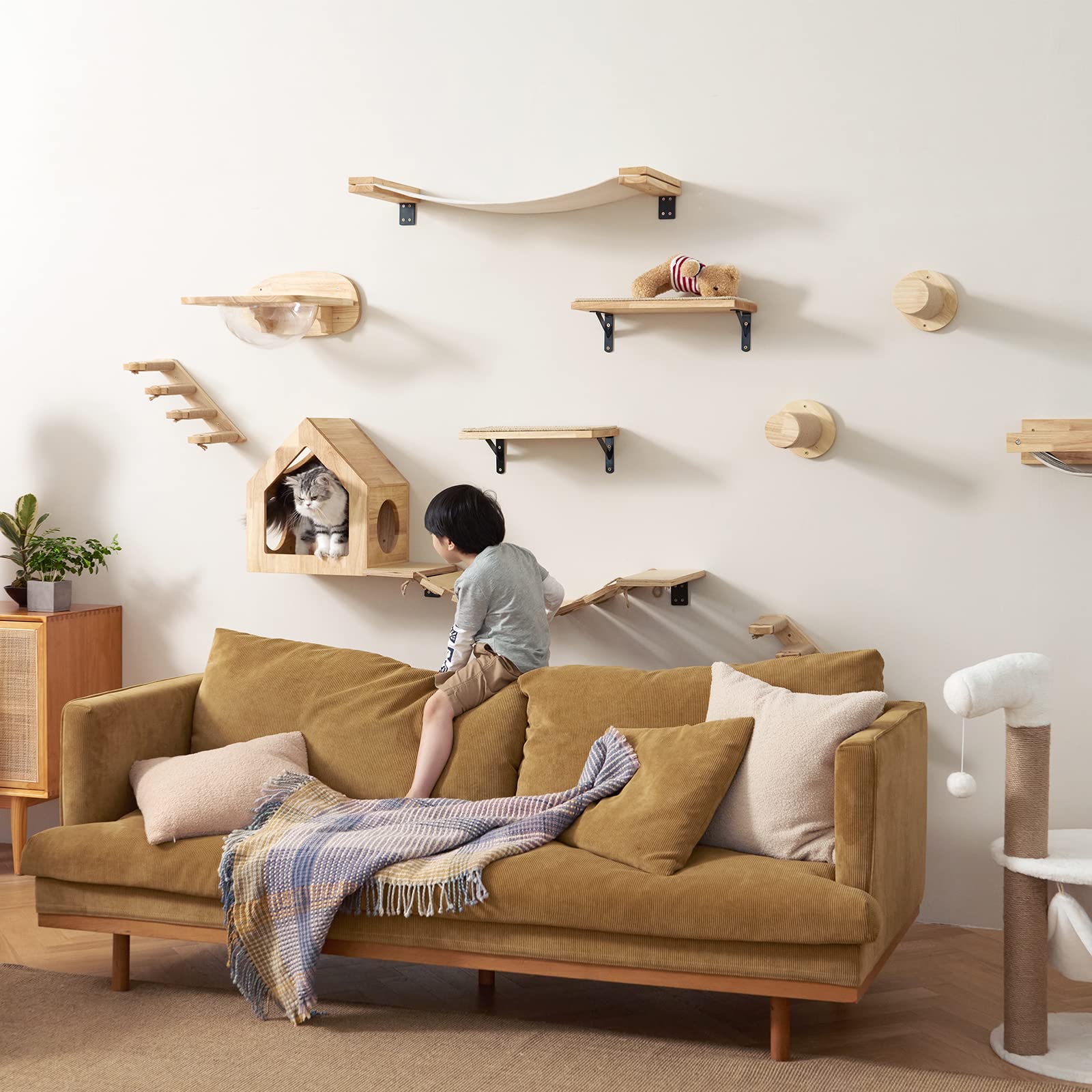 Cama para gato en altura, descanso cómodo.
