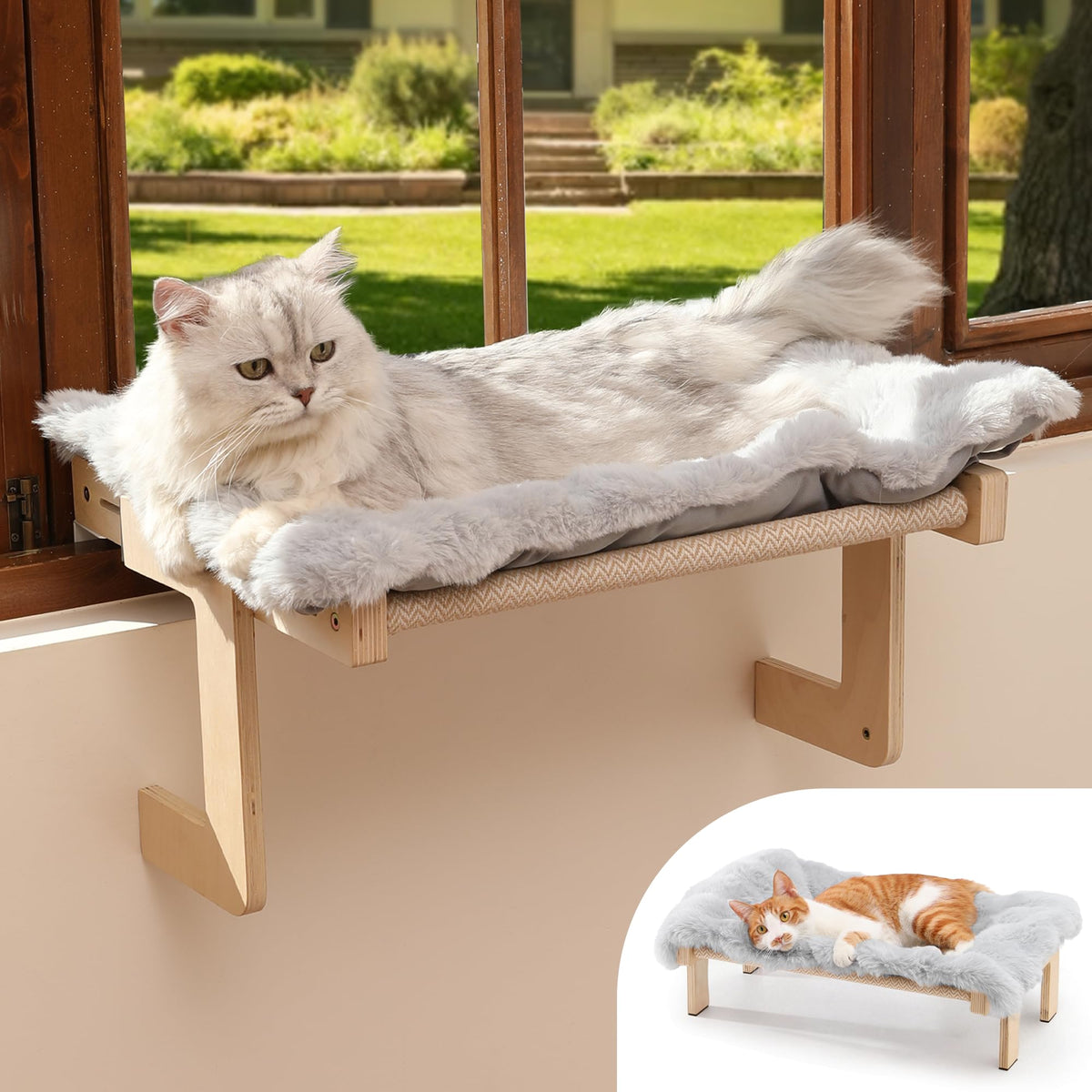 La cama para gato FUKUMARU montada en ventana con marco reforzado para mayor estabilidad.