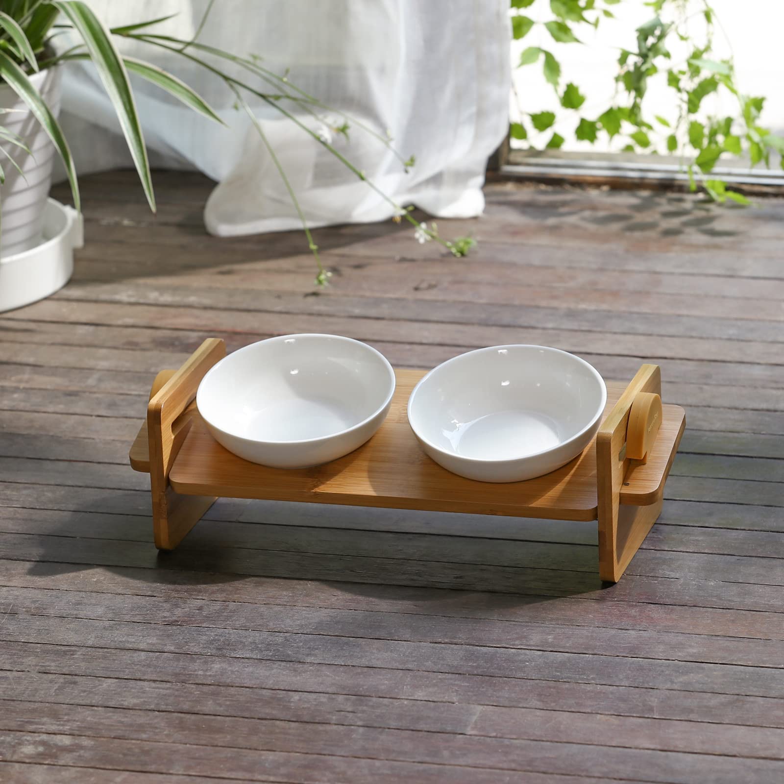 Diseño inclinado 15° FUKUMARU mejora la experiencia de comida.