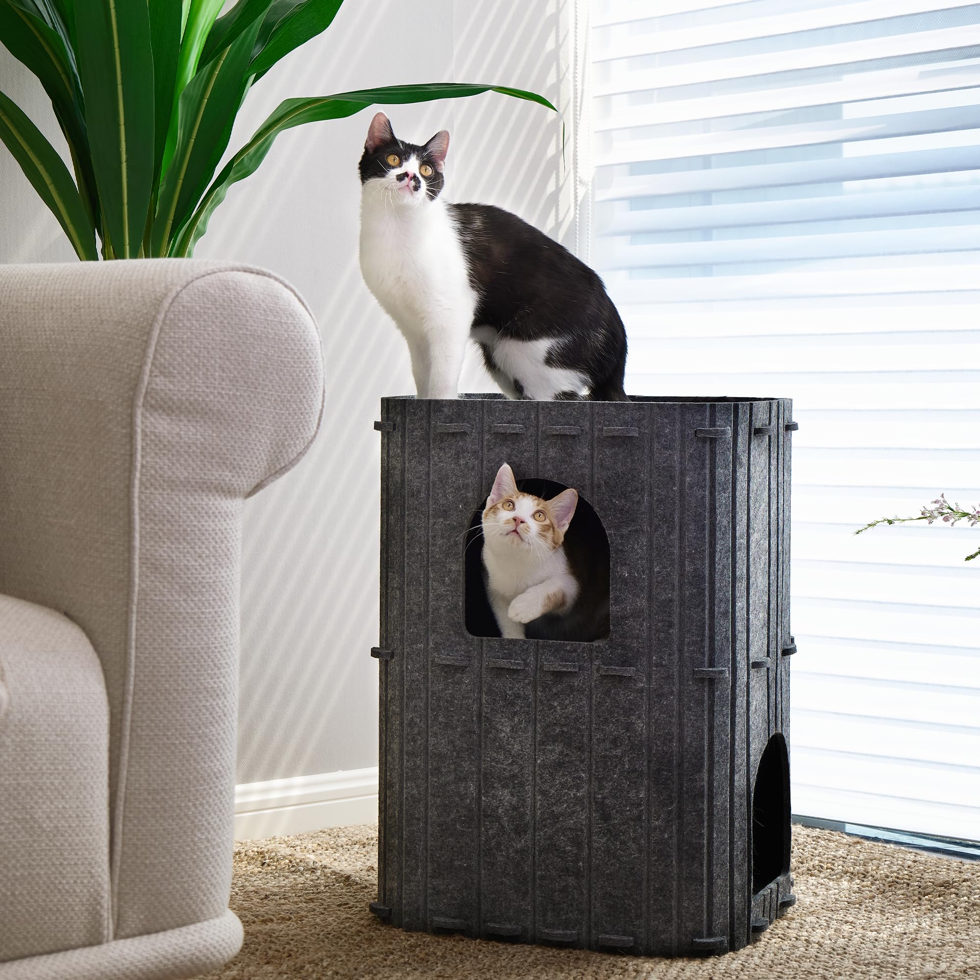 FUKUMARU estructura duradera para gatos, diseño estable y seguro.