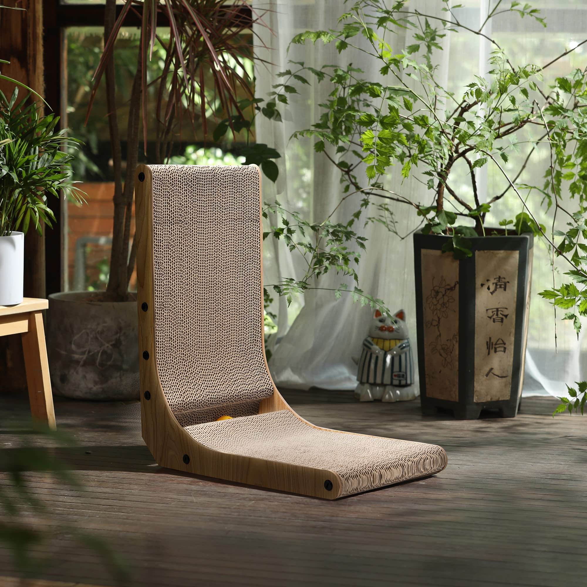 Uso interior de FUKUMARU, ideal para salas.