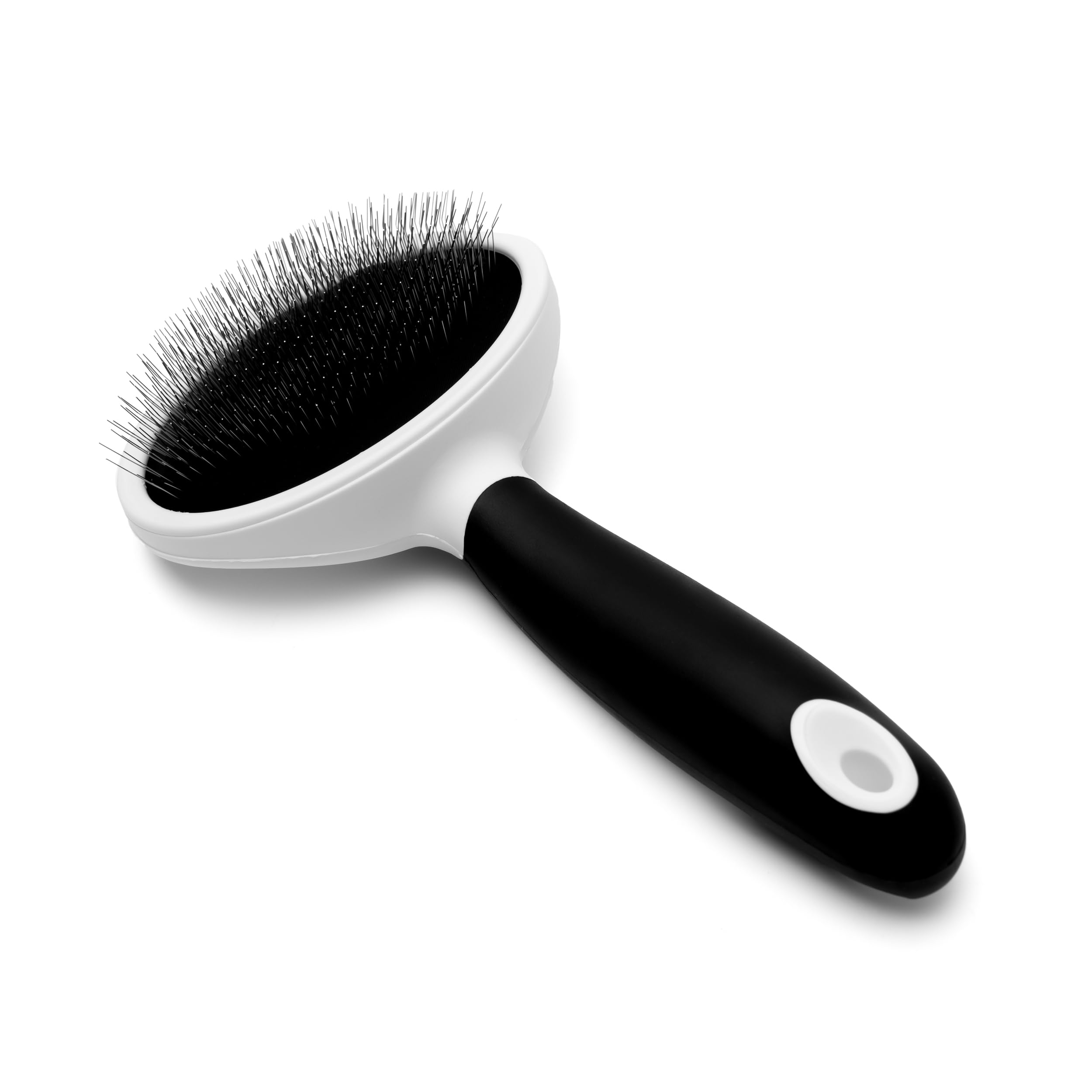 Fuller Brush Slicker para mascotas con ángulo para cepillado cómodo y controlado.