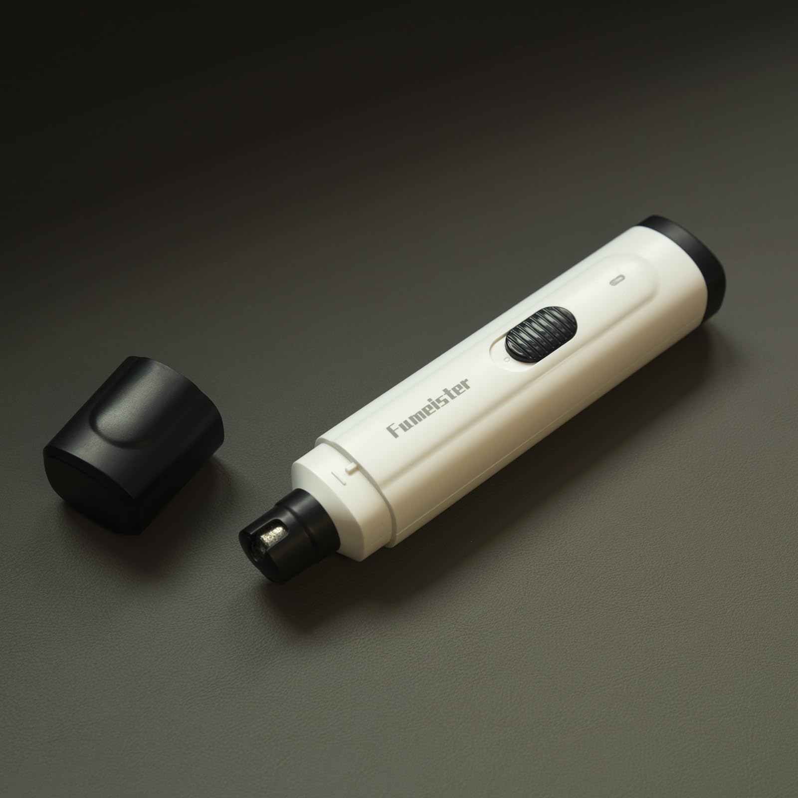 Diseño ergonómico y ligero de Fumeister, cómodo de sostener.