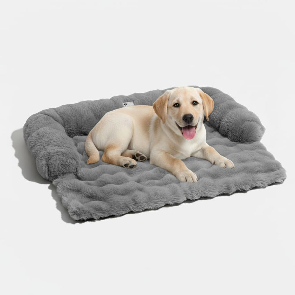 Funny Fuzzy cubre-sofa-peludo-gris protege muebles y ofrece confort.
